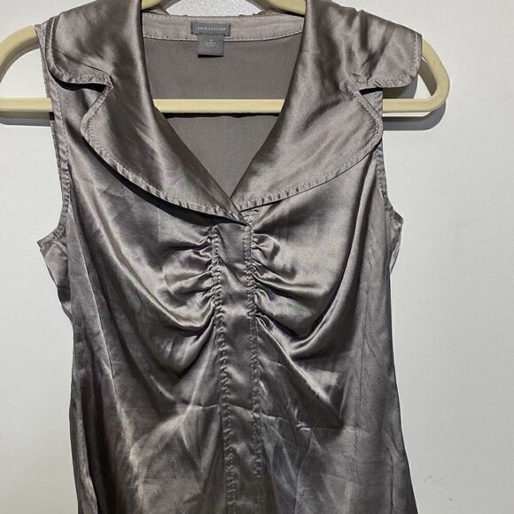 Ann Taylor Women's Gray Silk Stretch Sleeveless Cinched Front Top Size 4 - Picture 1 of 9